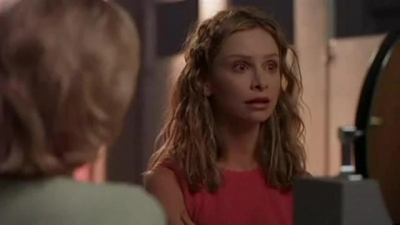 Кадры из сериала Элли МакБил (1997)